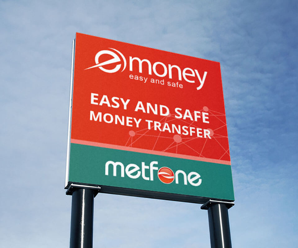 Biển trụ ngoài phố Biển trụ eMoney với thông điệp easy and safe money transfer