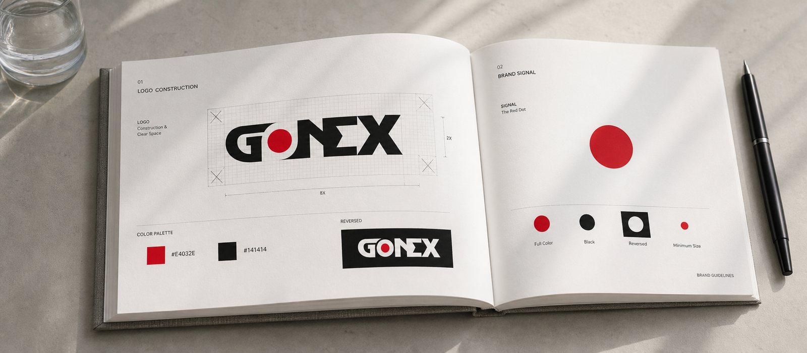 Sách quy chuẩn Gonext mở trang dựng logo: lưới tỉ lệ, khoảng thở, bảng màu đỏ và đen, chấm đỏ tín hiệu