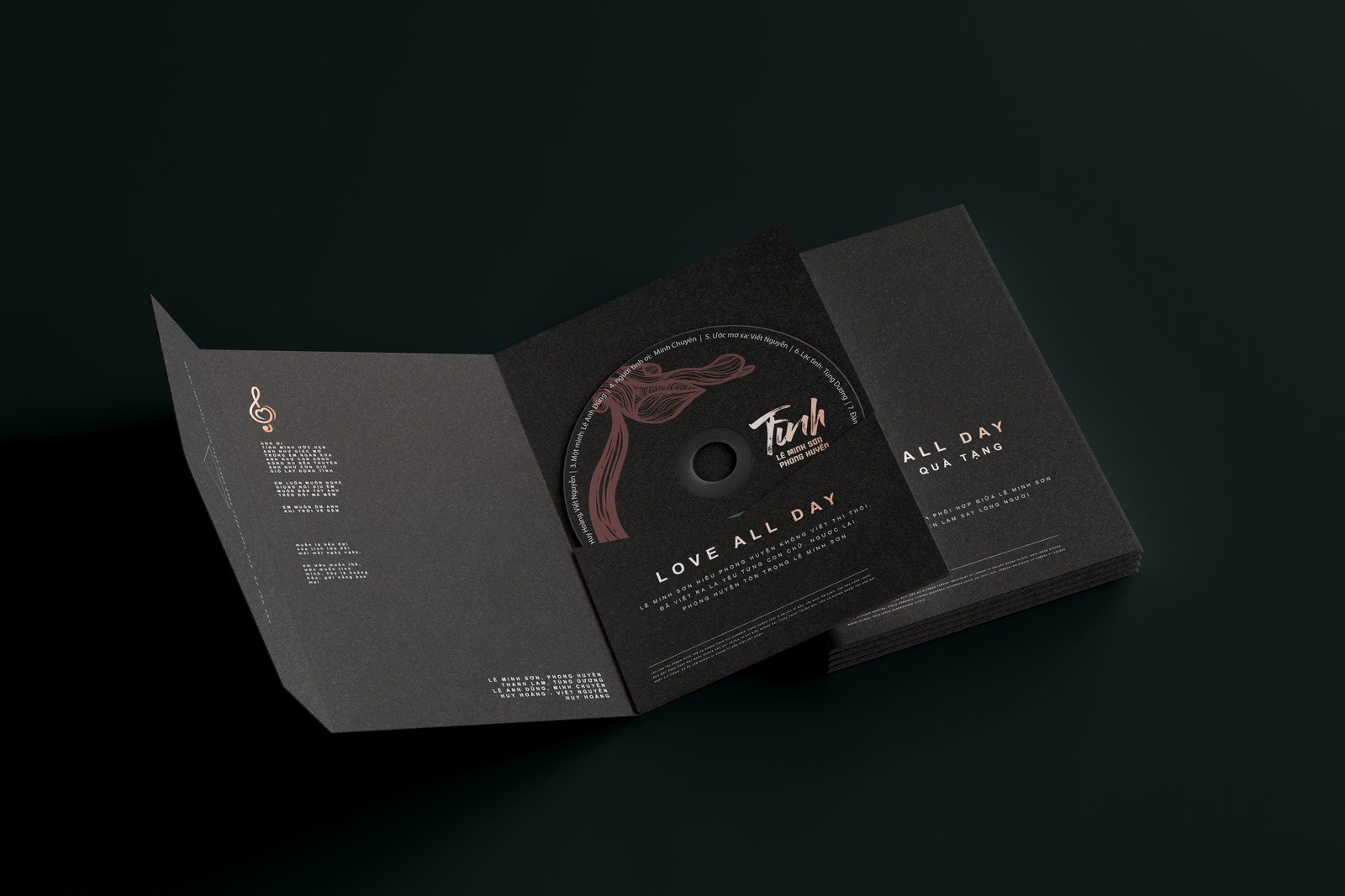 Vỏ đĩa bìa gấp album Tình khép hờ trong ánh sáng tối, chỉ còn thấy mô típ khắc nét và đĩa nằm bên trong