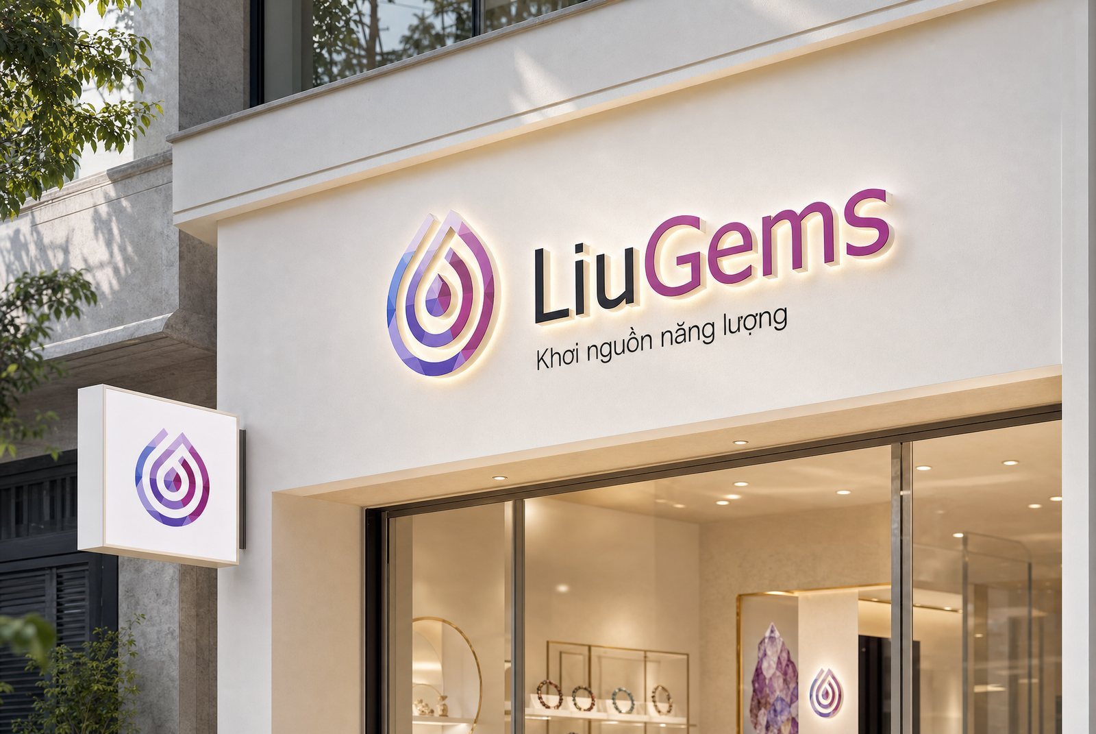 Biển hiệu chữ nổi hắt sáng LiuGems trên mặt tiền cửa hàng, kèm hộp đèn vuông vươn ra vỉa hè