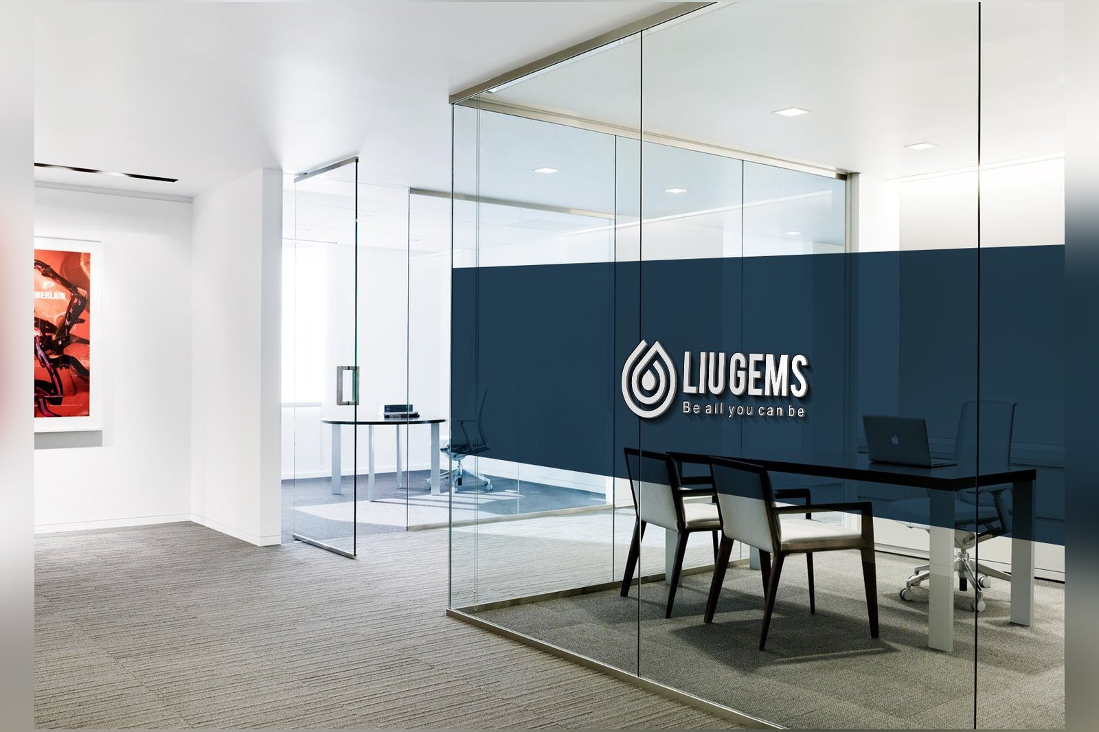 Bảng thương hiệu LiuGems gắn trên tường kính phòng họp