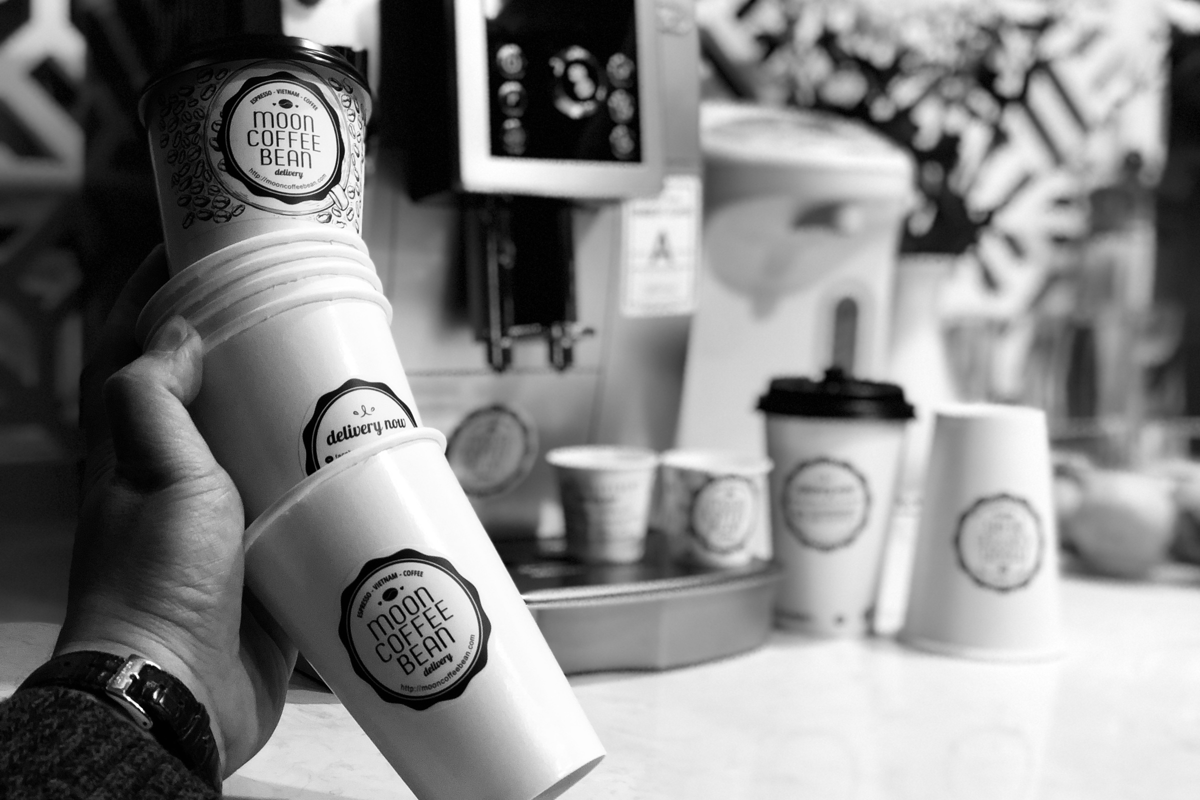 Moon Coffee Bean, con dấu đi trước người bán