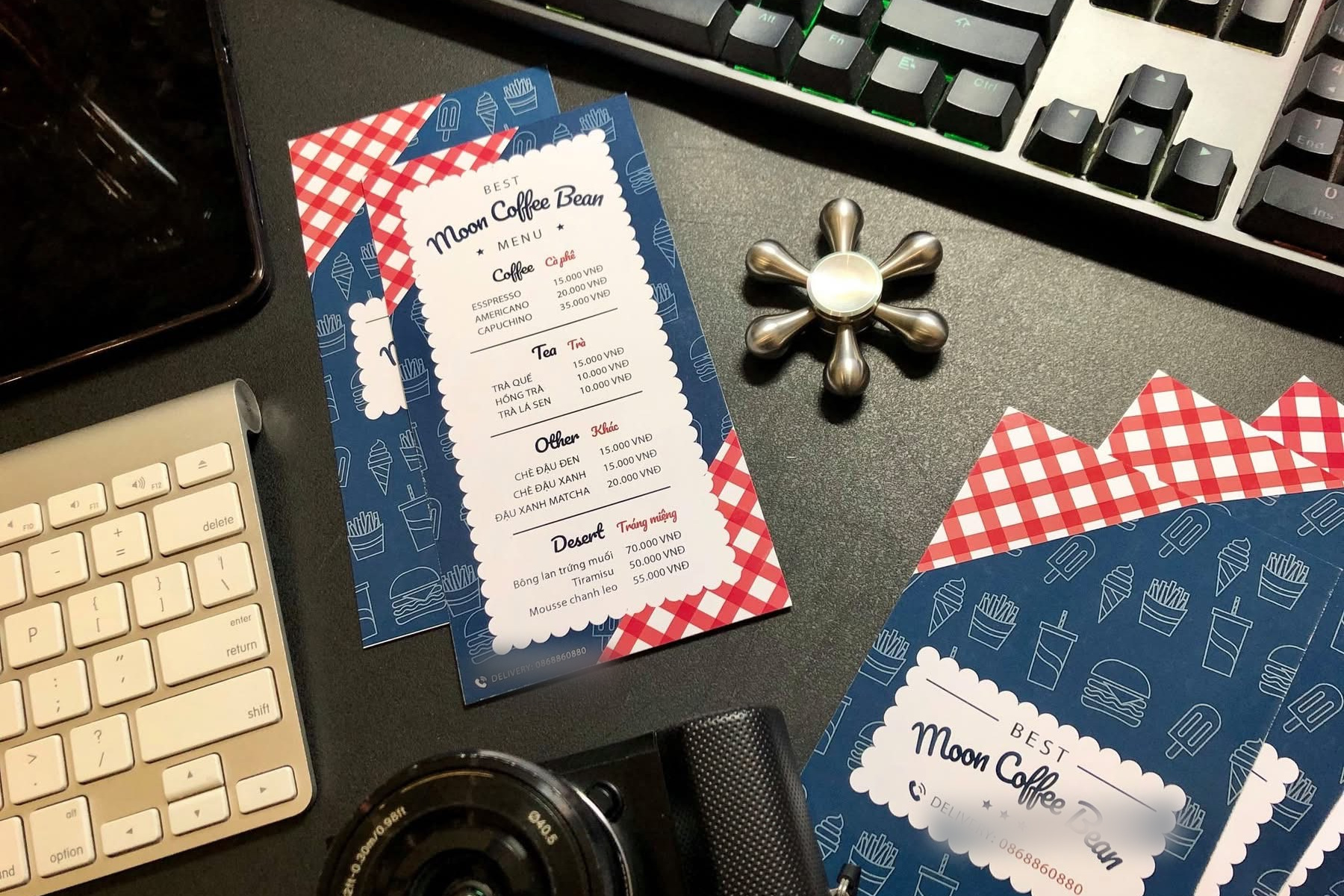 Tờ thực đơn Moon Coffee Bean nền navy viền caro đỏ