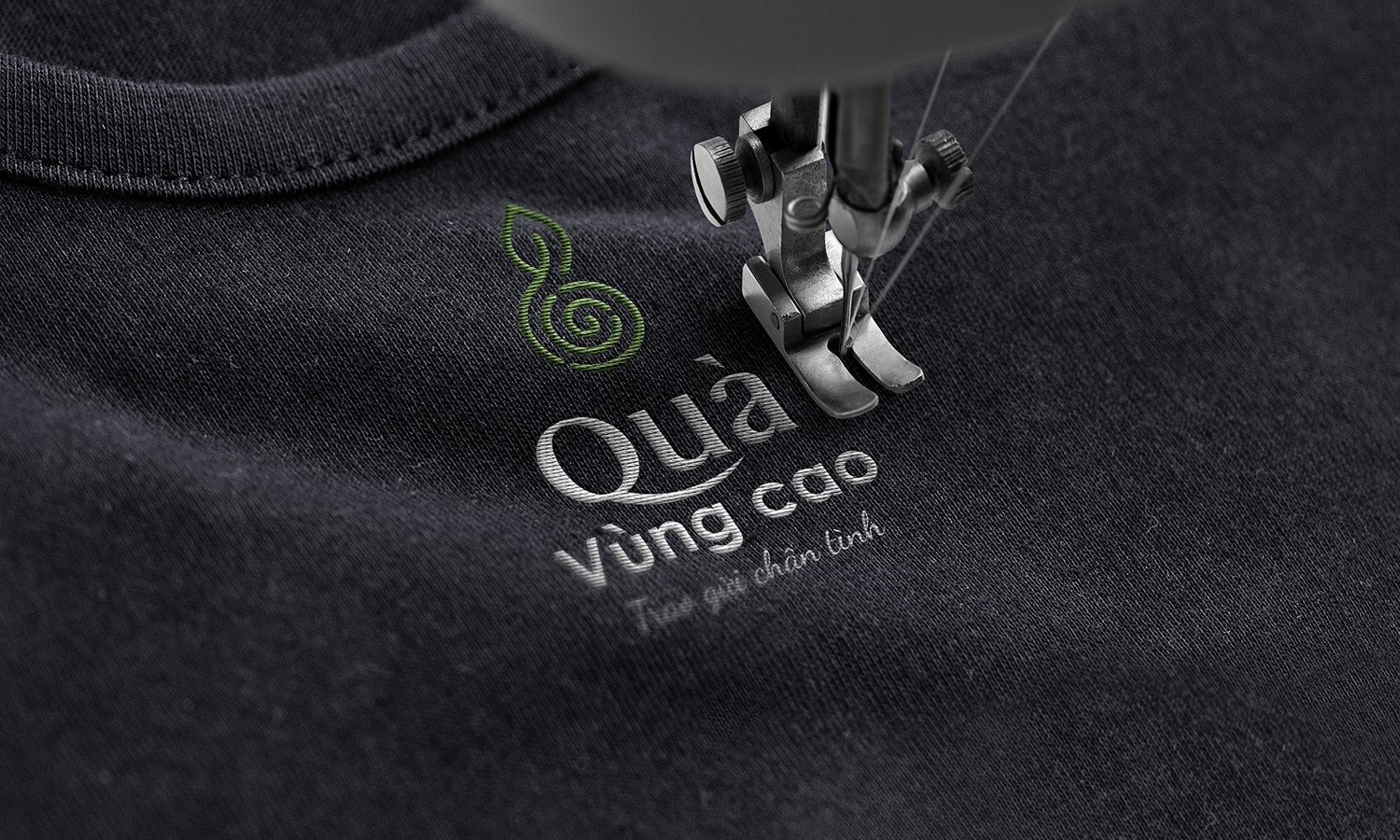 Logo Quà vùng cao thêu trên tạp dề vải mộc